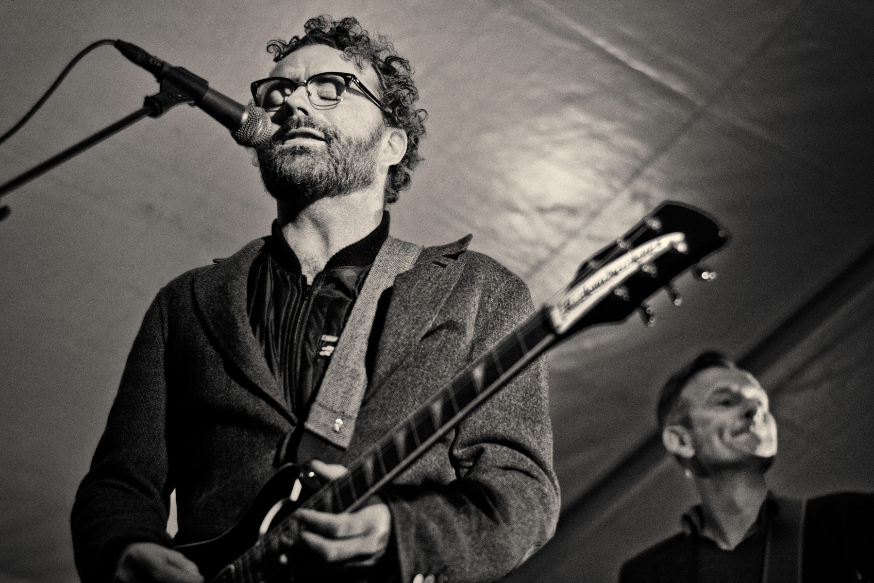 Mikael Simpson and Sølvstorm playing in Nørrebroparken