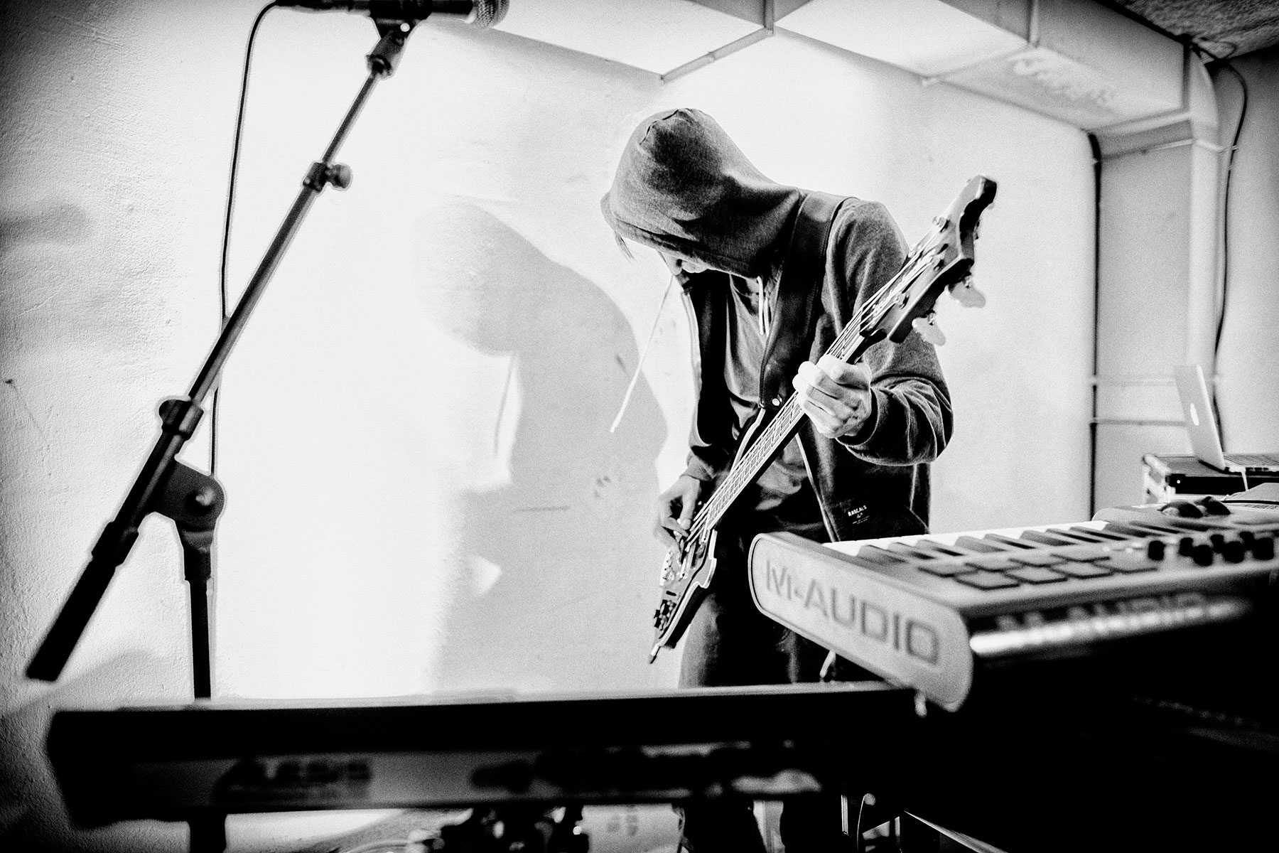 Picture from FROST festival 2013. Peter Sommer playing the songs from Alt Forladt live for the first time ever. And that will be in a parking lot under Hotel Danmark