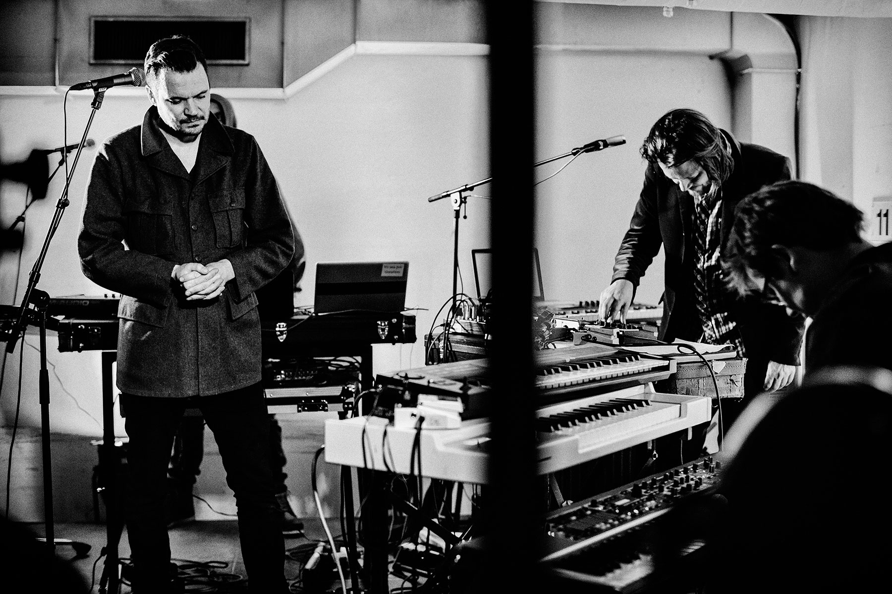 Picture from FROST festival 2013. Peter Sommer playing the songs from Alt Forladt live for the first time ever. And that will be in a parking lot under Hotel Danmark